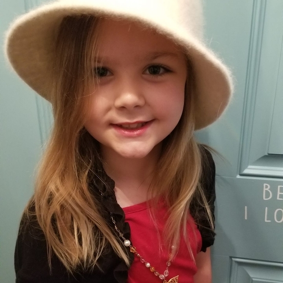 Meet your Posher, Kathy - Picture 1 of 1